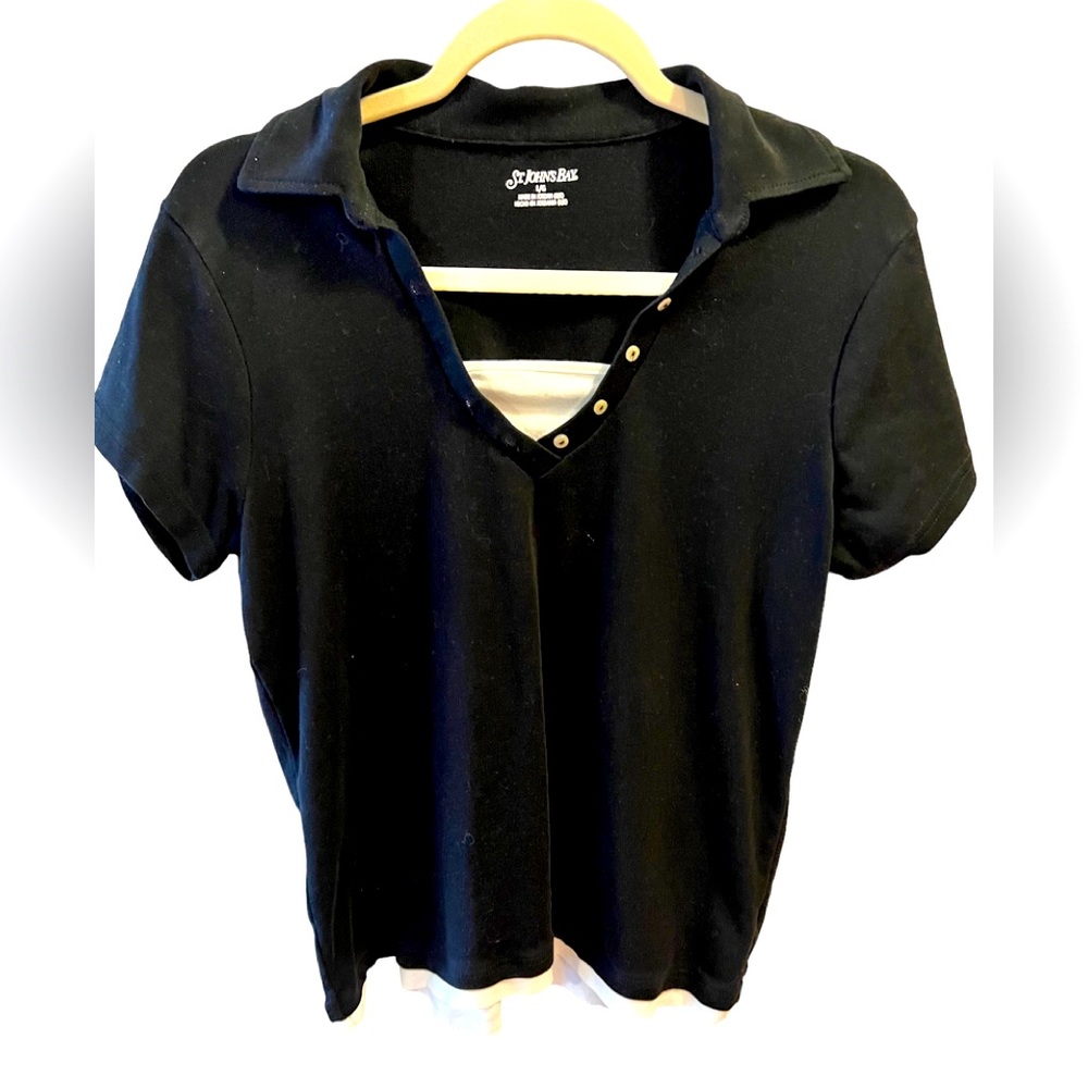 Black and White Short Sleeve V-Neck Top by St John’s Bay.  Size = Large